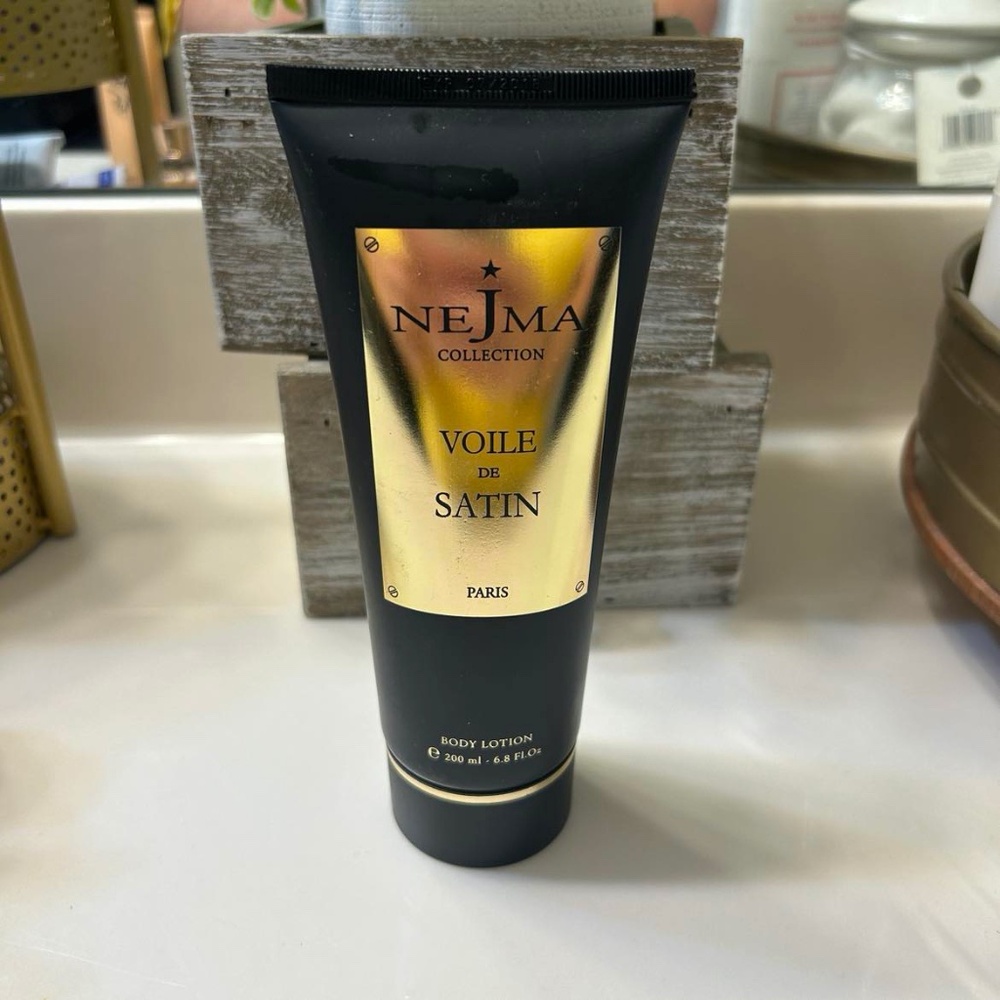 Discontinued Nejma Paris Voile de Satin Body Lotion